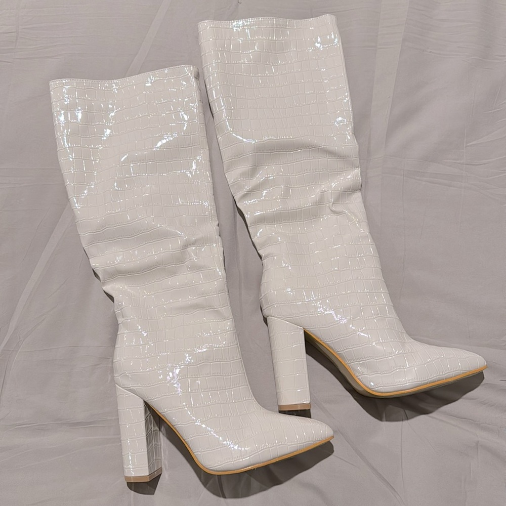 Pointed toe knee high boots